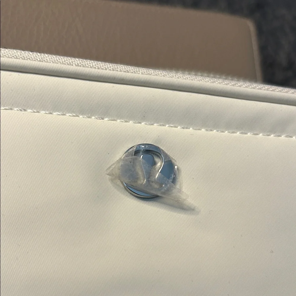 Lululemon Athletica NWT CAMERA Bag